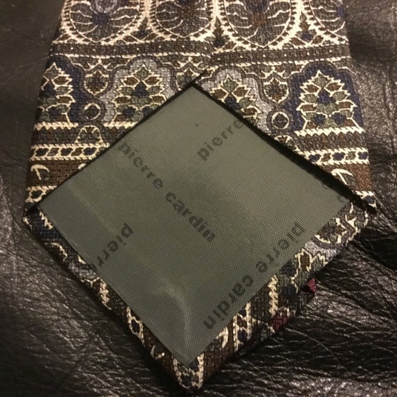 Retro Pierre Cardin Paris paisley tie- silk tie- made in Canada- Dapper looking - Picture 5 of 9